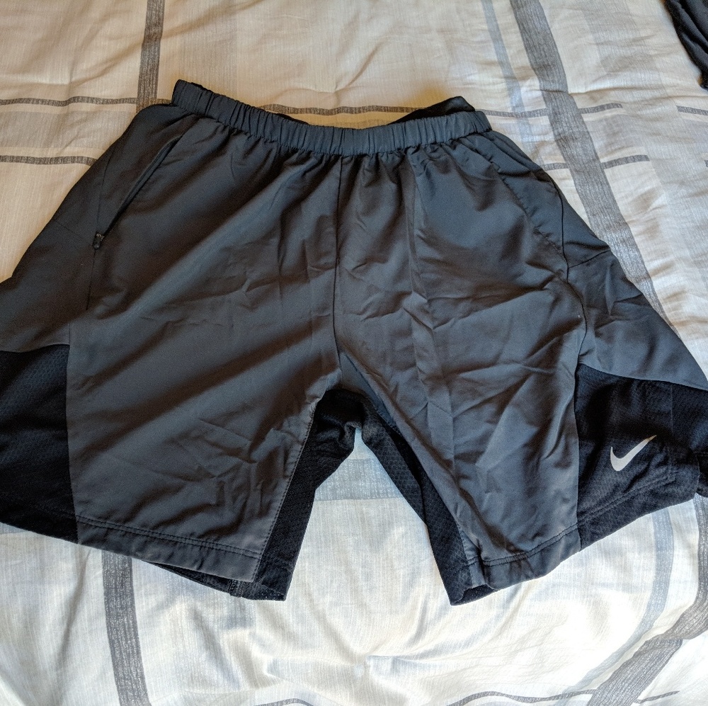 Mens Nike running shorts, like new!